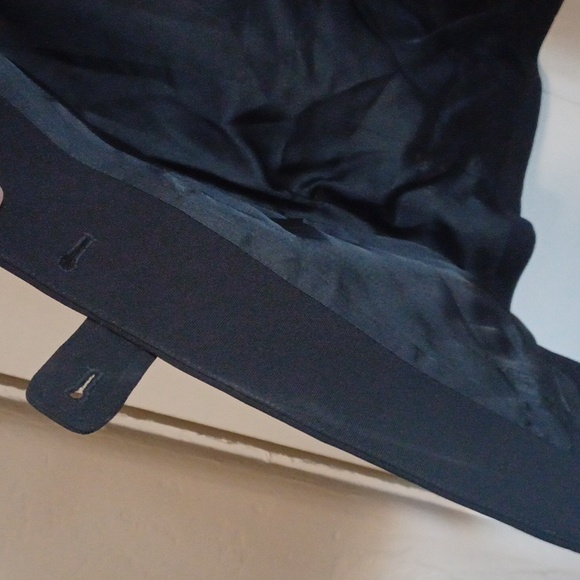 Casual Corner, Black Classic Cut suit Jacket. Button closure waist. SZ 2 - Picture 4 of 5